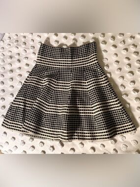 Max Studio NWT Black & Bone Geometric Knit Skater Skirt M/L MSRP $78